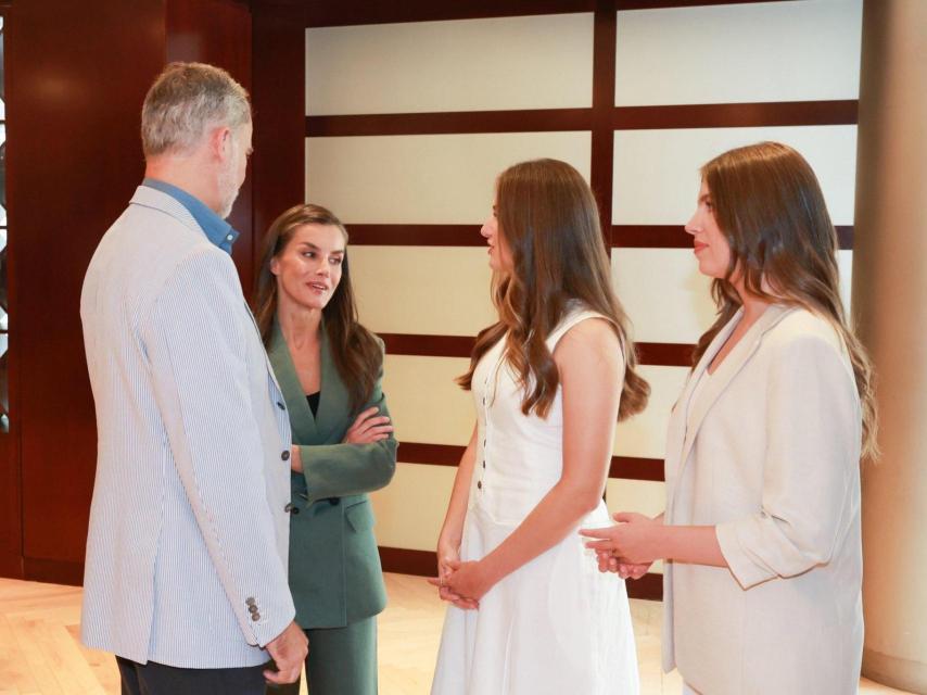 Los Reyes y sus hijas, en Barcelona.