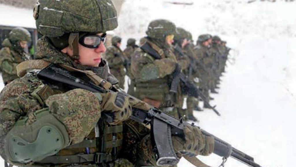 Soldados rusos en la nieve.