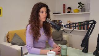 Andrea López durante la grabación del episodio en Control+Alt+Café.