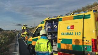Momento de la intervención del 112 Comunidad de Madrid en el atropello de la R-5