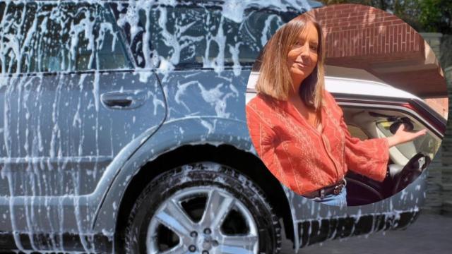 Composición de la entendida y un coche en proceso de limpieza.