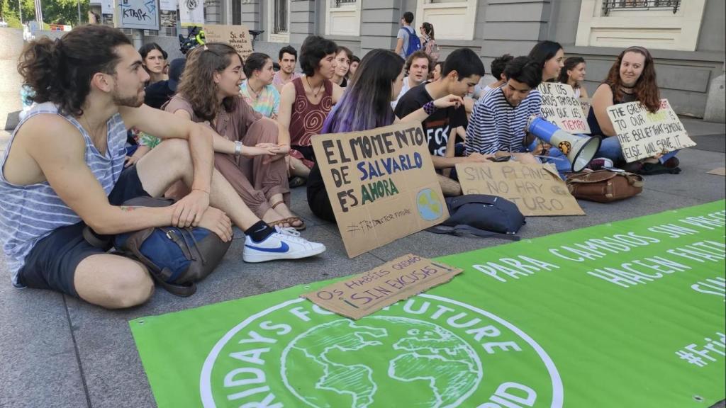 Sentada en una manifestación de Fridays For Future en Madrid.