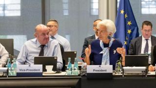 La presidenta del BCE, Christine Lagarde, y el vicepresidente Luis de Guindos, durante la reunión de este jueves en Fráncfort