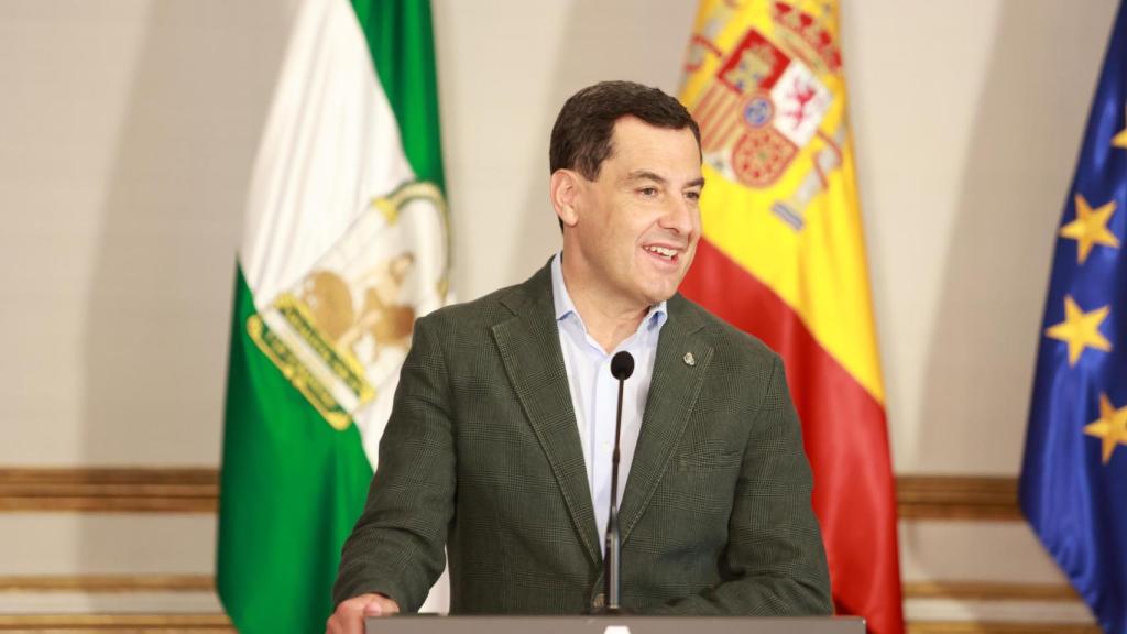 Juanma Moreno, en un acto ante los medios de comunicación.