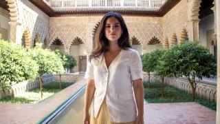 La portavoz de Vox en el Congreso, Pepa Millán, posa para una entrevista en El Español en el Alcázar de Sevilla.