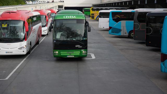 Autobuses en la estación sur de autobuses de Méndez Álvaro, a 22 de marzo de 2024, en Madrid (España).