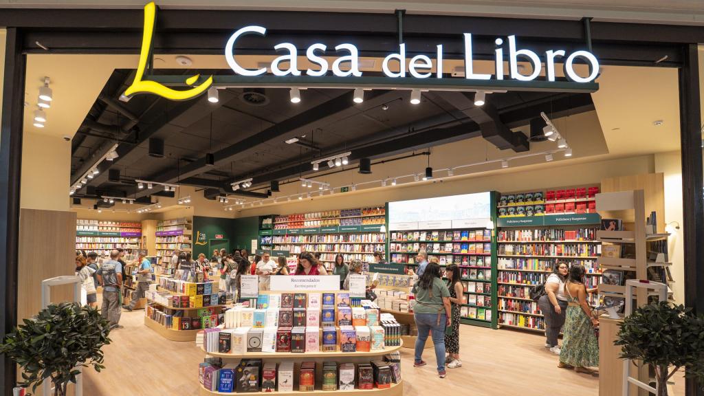 Imagen de la apertura de la Casa del Libro en Vallsur