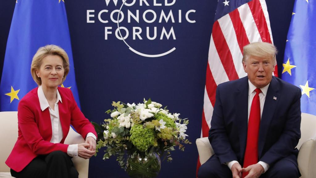 Ursula von der Leyen y Donald Trump, durante su reunión en el foro de Davos en enero de 2020