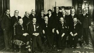 Foto de grupo en el ingreso de Castelao en la Real Academia Galega.