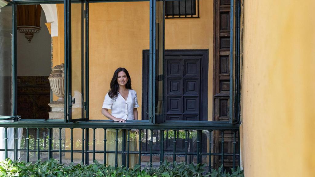 La portavoz de Vox en el Congreso, Pepa Millán, posa para El Español en el Alcázar de Sevilla.