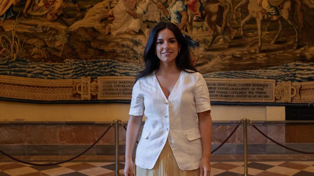 La portavoz de Vox en el Congreso, Pepa Millán, posa para la entrevista para El Español en el Alcázar de Sevilla.