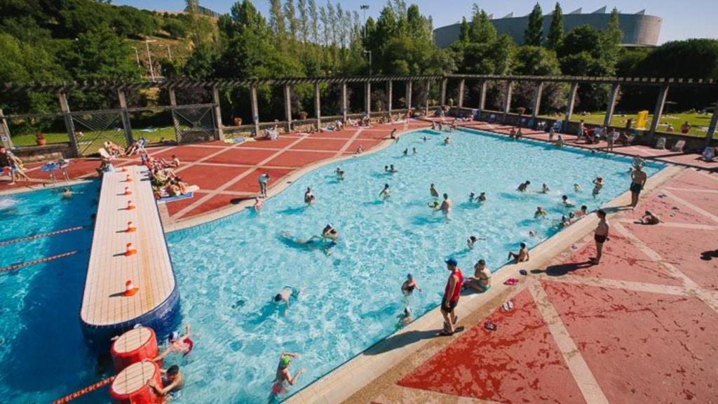 Piscinas del multiusos Fontes do Sar.