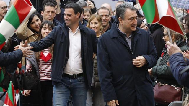 El lehendakari Iñigo Urkullu y el líder del PNV, Aitor Esteban, durante el último Aberri Eguna.