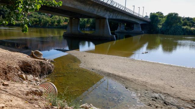 Río Tajo a su paso por Toledo durante la tarde del pasado 14 de julio. Foto: Javier Longobardo.