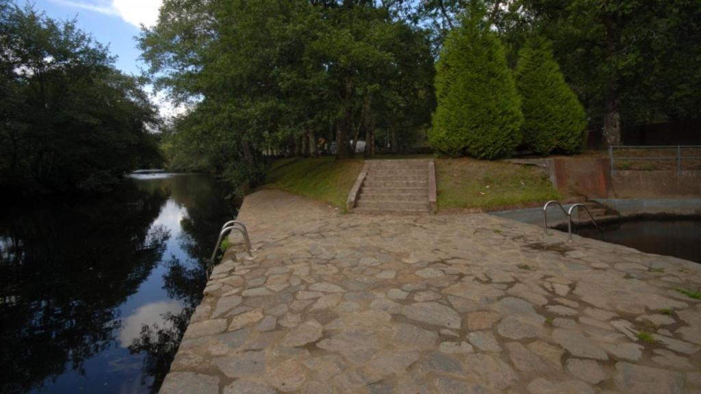 La playa fluvial de A Tarroeira está en O Pino.