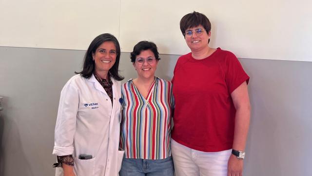 De izquierda a derecha, la Dra. Davinia Moya, Almudena Navarro y Pilar