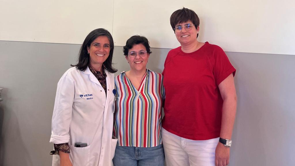 De izquierda a derecha, la Dra. Davinia Moya, Almudena Navarro y Pilar