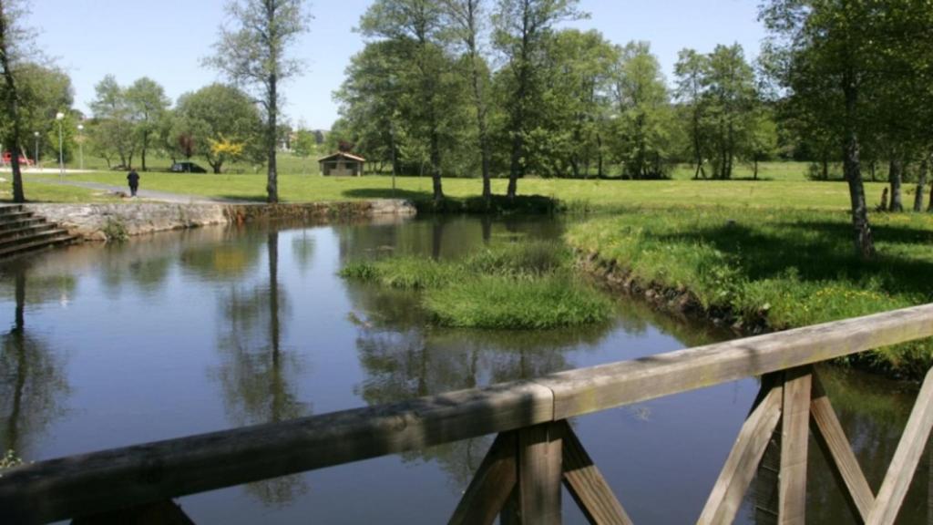 La playa fluvial de Ribadiso se encuentra en Arzúa.