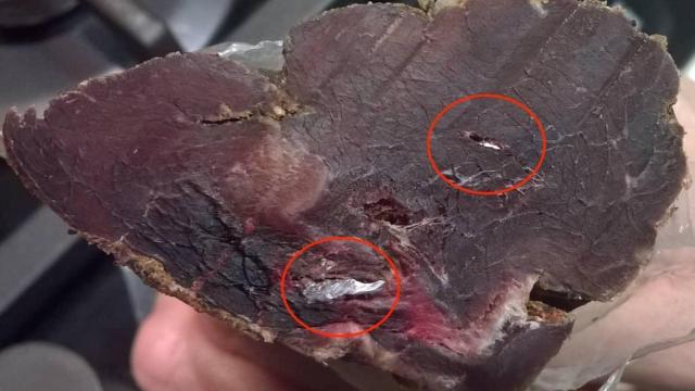 Cecina de caza con fragmentos de plomo.