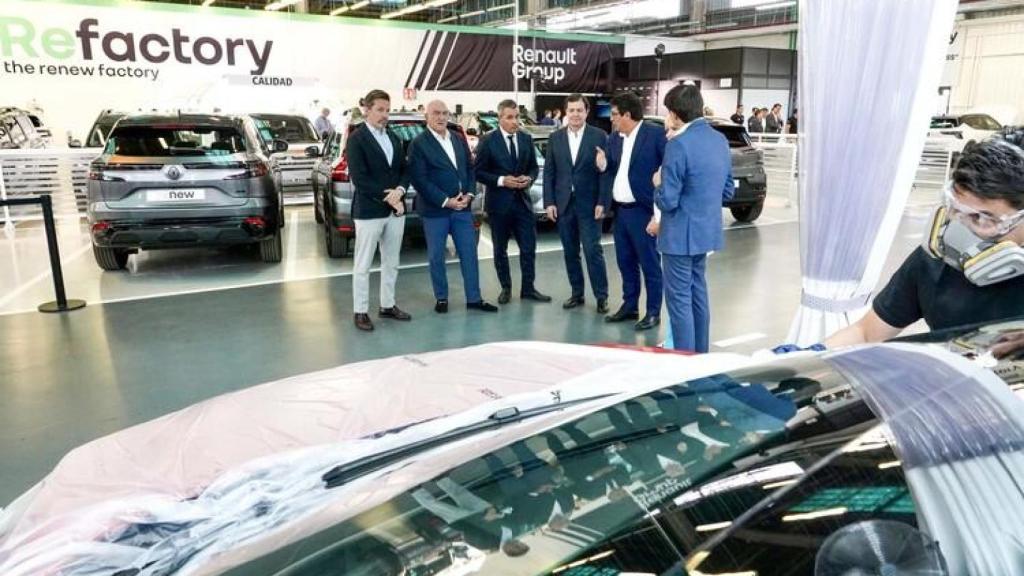 Renault Group organiza una visita institucional para inaugurar oficialmente Refactory Valladolid, la primera planta de Renault Group en Castilla y León dedicada a la economía circular en el sector automovilístico y la segunda del Grupo en España tras la de Sevilla. El presidente de la Junta de Castilla y León, Alfonso Fernández Mañueco, participa en el acto de inauguración