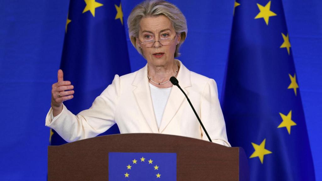 Ursula von der Leyen, durante la rueda de prensa posterior a la cumbre China, en la que no ha participado ningún dirigente del gigante asiático