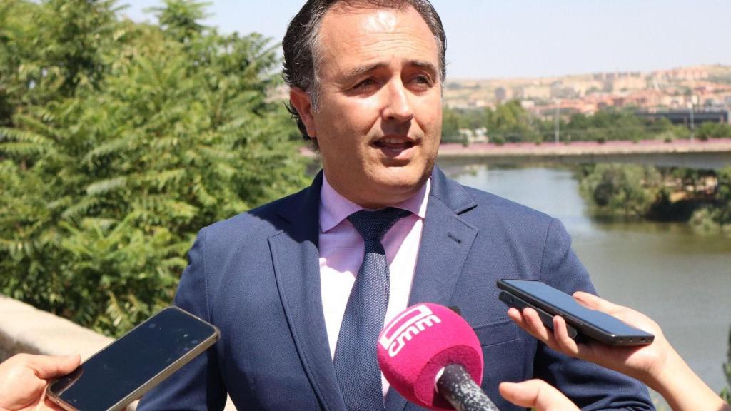 David Moreno, de Vox, ante los medios de comunicación.