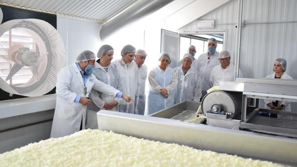 La consejera de Economía, Empresas y Empleo, Patricia Franco, ha visitado la empresa Laqtia en La Mata (Toledo).