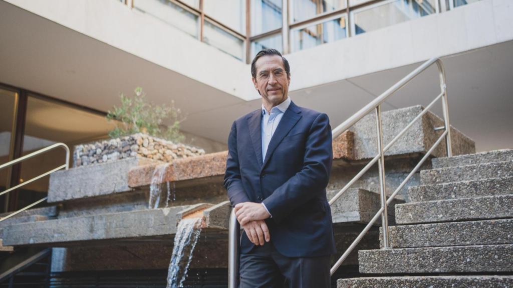 El cirujano, conferenciante y escritor cree que la mujer tiene mejores dotes respecto al lenguaje no verbal.