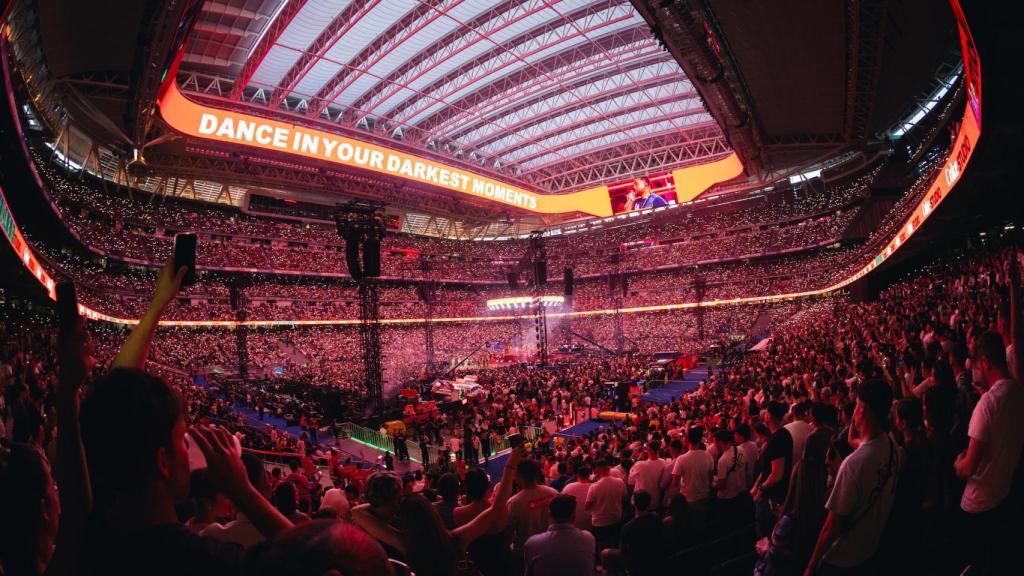 El Santiago Bernabéu a rebosar durante La Velada del Año 4