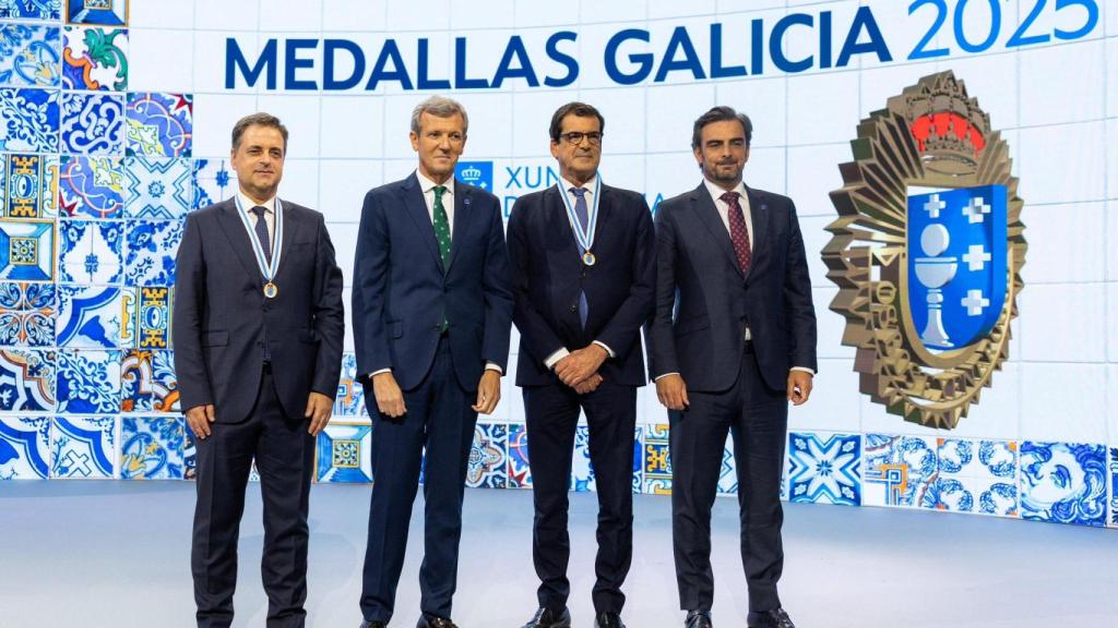 Los alcaldes de Oporto y Braga reciben las Medallas de Oro de Galicia.