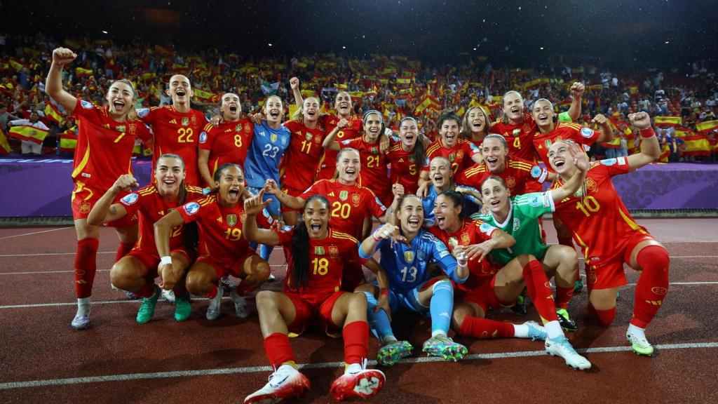 Las jugadoras de La Roja celebran su pase a la final.