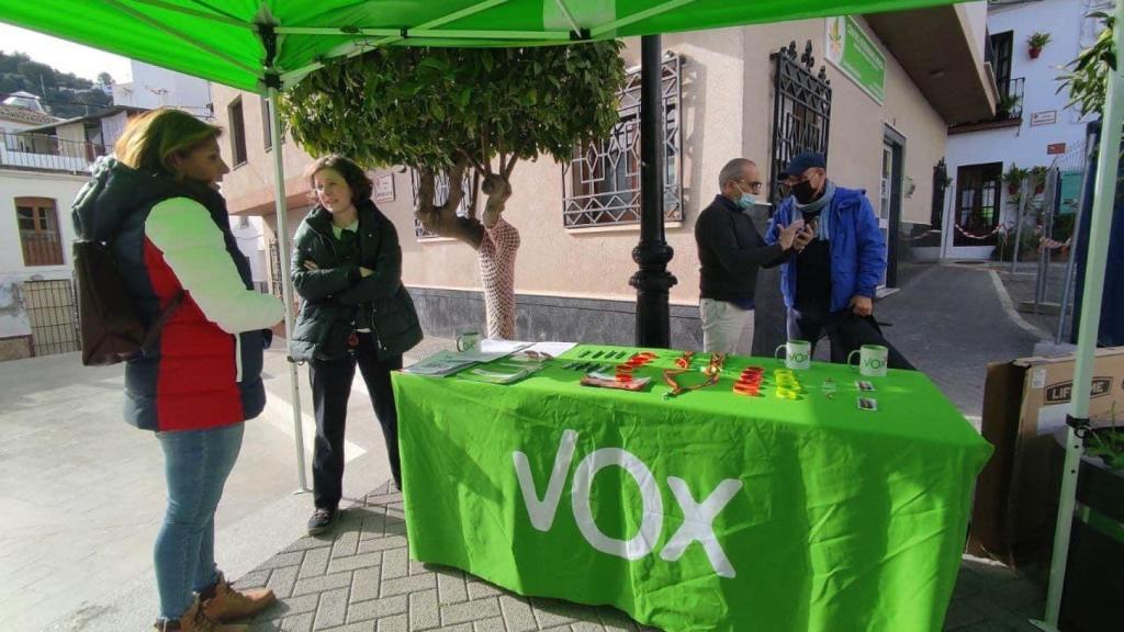 Una mesa informativa de Vox, en Málaga, el 30 de enero de 2022.
