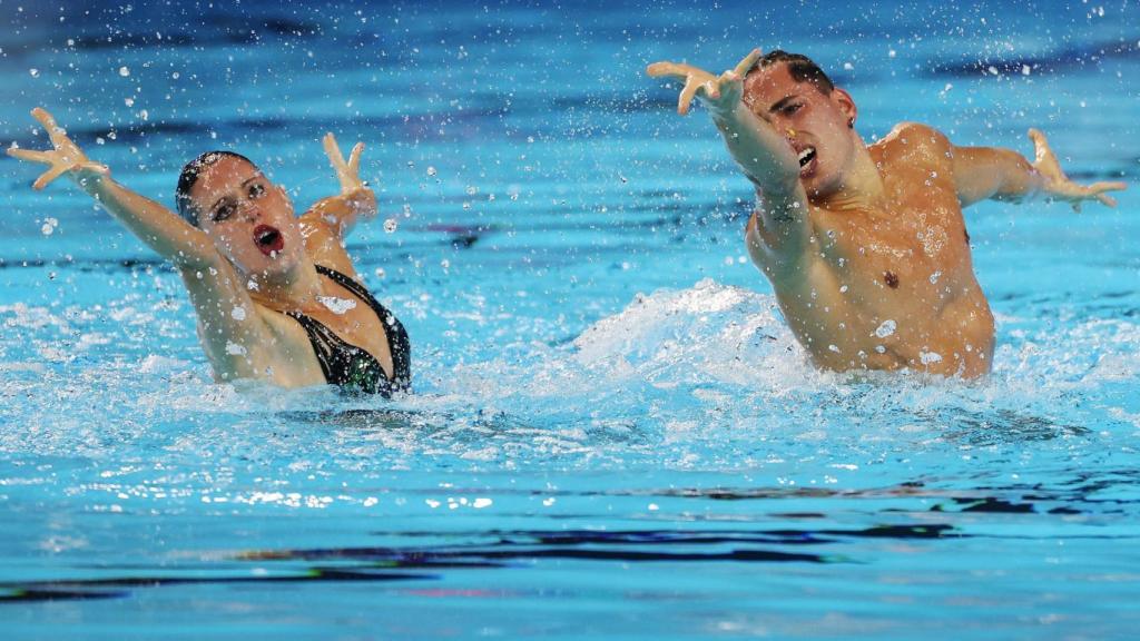 Dennis González e Iris Tió en la final de la rutina libre del dúo mixto en los Mundiales de Singapur.