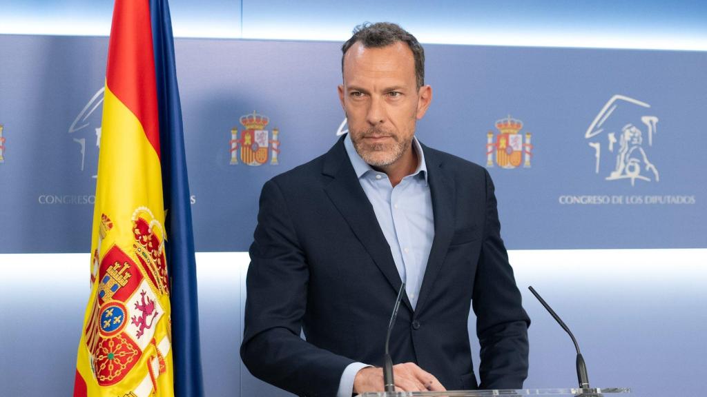 El diputado abulense y portavoz del PP en la Comisión de Transportes del Congreso de los Diputados, Héctor Palencia, en una rueda de prensa