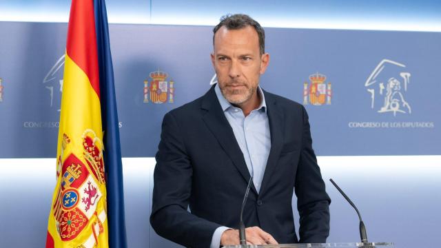 El diputado abulense y portavoz del PP en la Comisión de Transportes del Congreso de los Diputados, Héctor Palencia, en una rueda de prensa