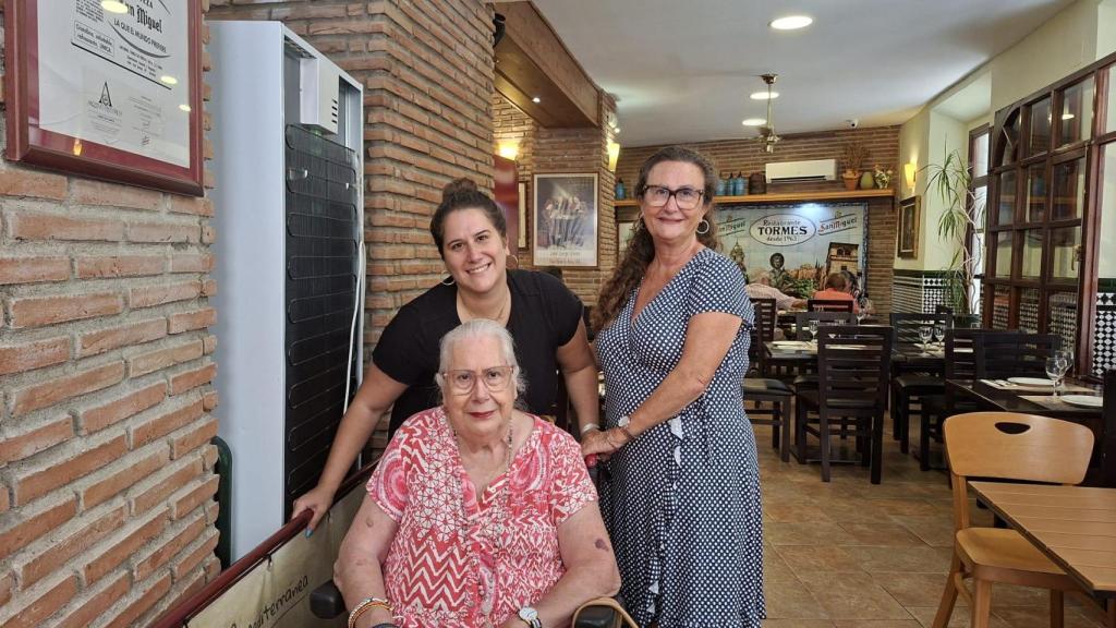 Propietarias del restaurante.