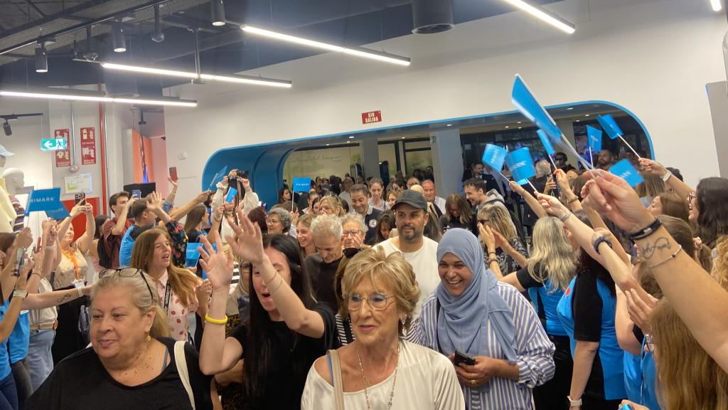 Primeros clientes de Primark en Zaragoza.