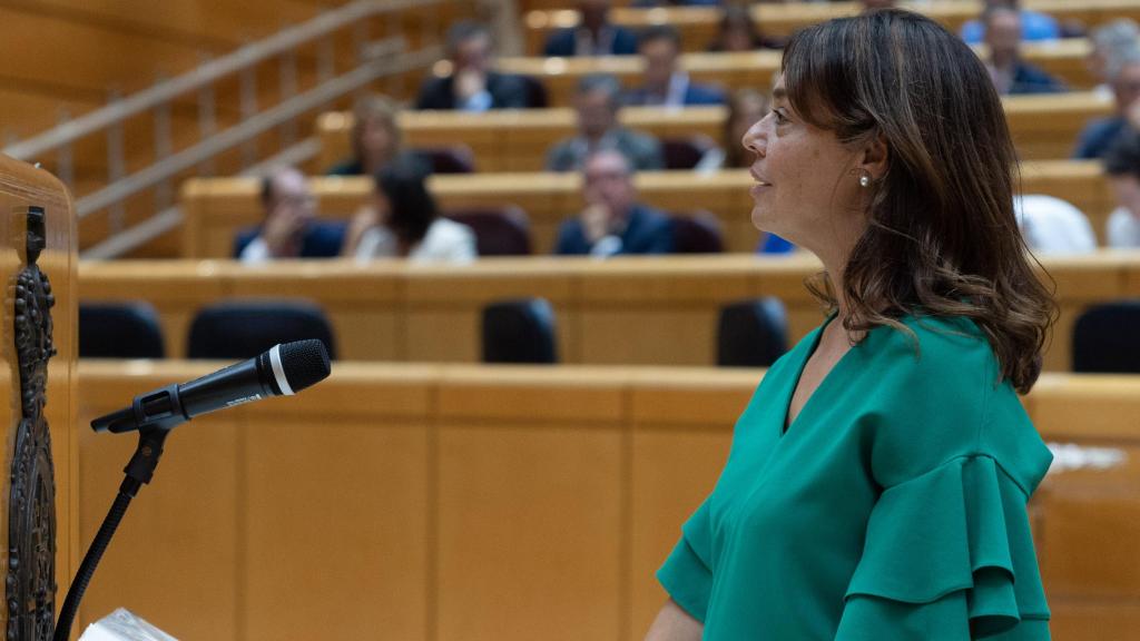 Pilar Zamora durante su toma de posesión como senadora.