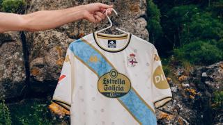 El Deportivo presenta su camiseta de Galicia