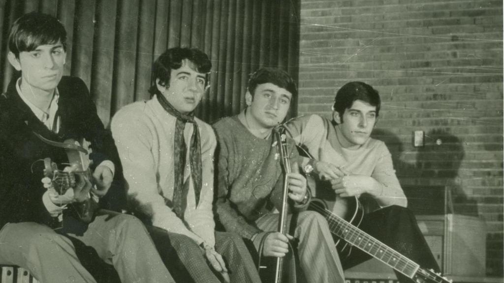 El grupo Los Amis. Pertur es el primero por la izquierda.