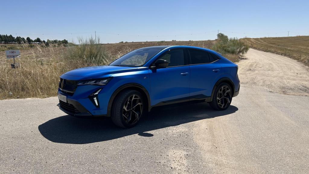 Vista tres cuartos delantera del Renault Rafale Atelier Alpine