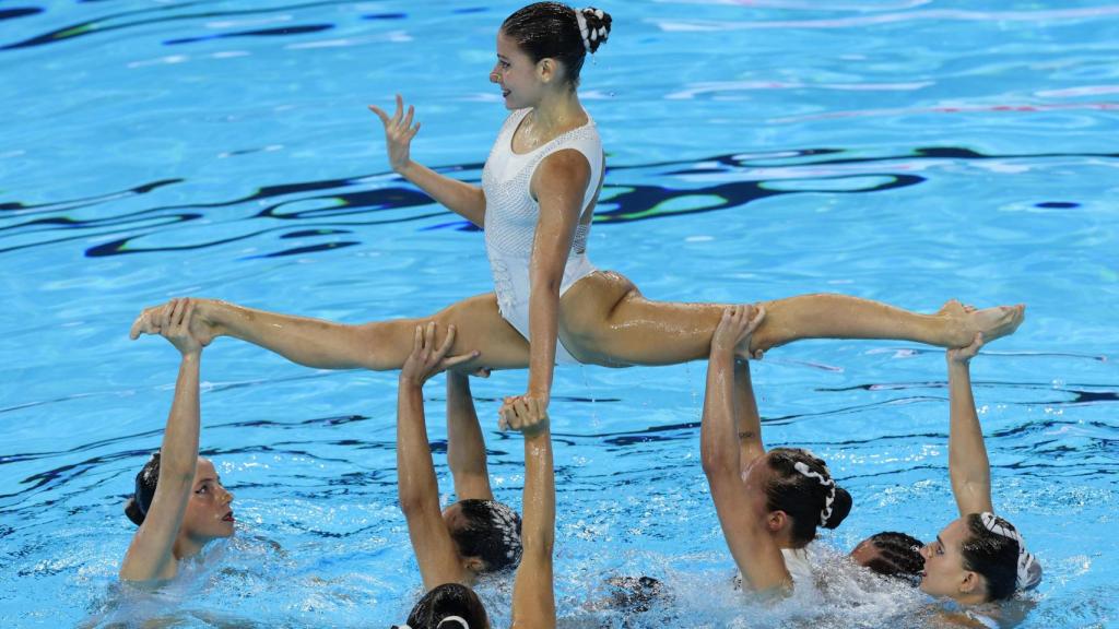 El equipo español de natación artística durante la final de rutina acrobática.