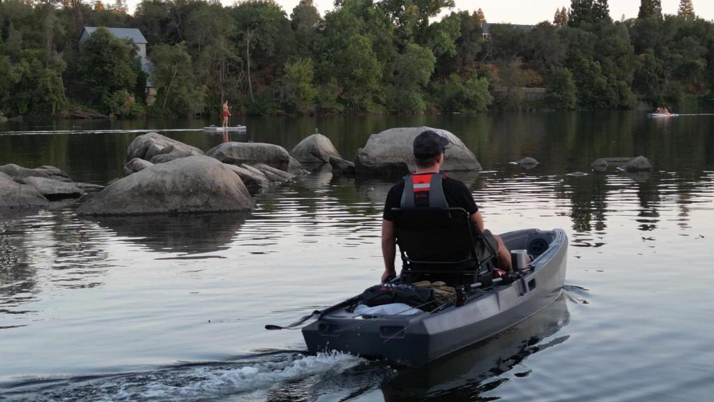 Kayak potenciado con el motor de FluxJet.