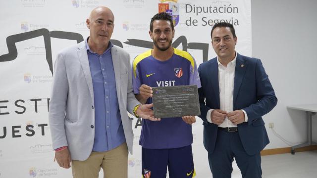 El Espinar, el Atlético de Madrid y la Diputación ejemplifican en Los Ángeles de San Rafael el vínculo del club y la provincia