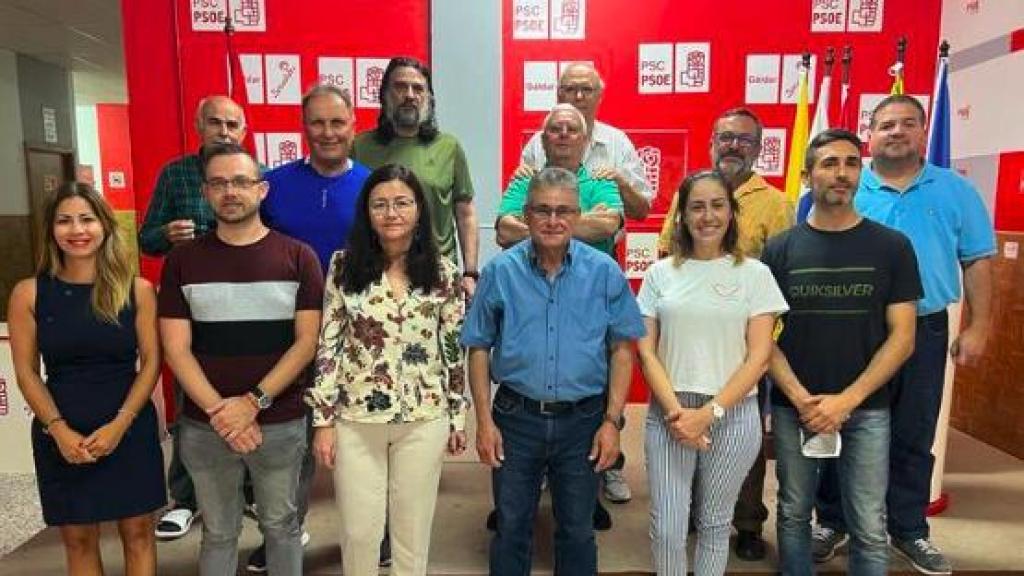 Foto del equipo socialista de Galder (Quintana aparece atrás, segundo por la derecha, de amarillo).