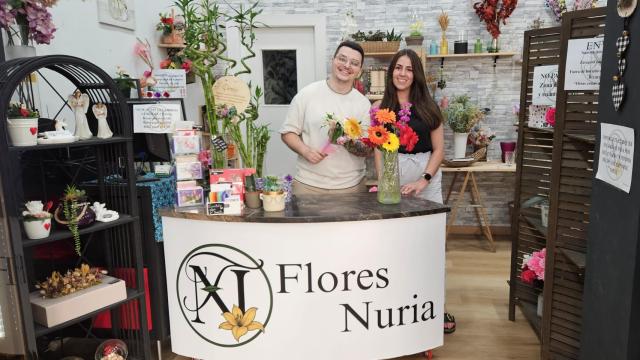 Nuria y Dani en la floristería.