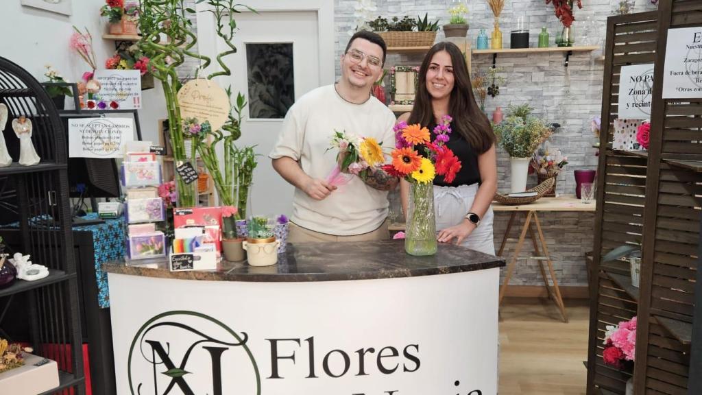 Nuria y Dani en la floristería.
