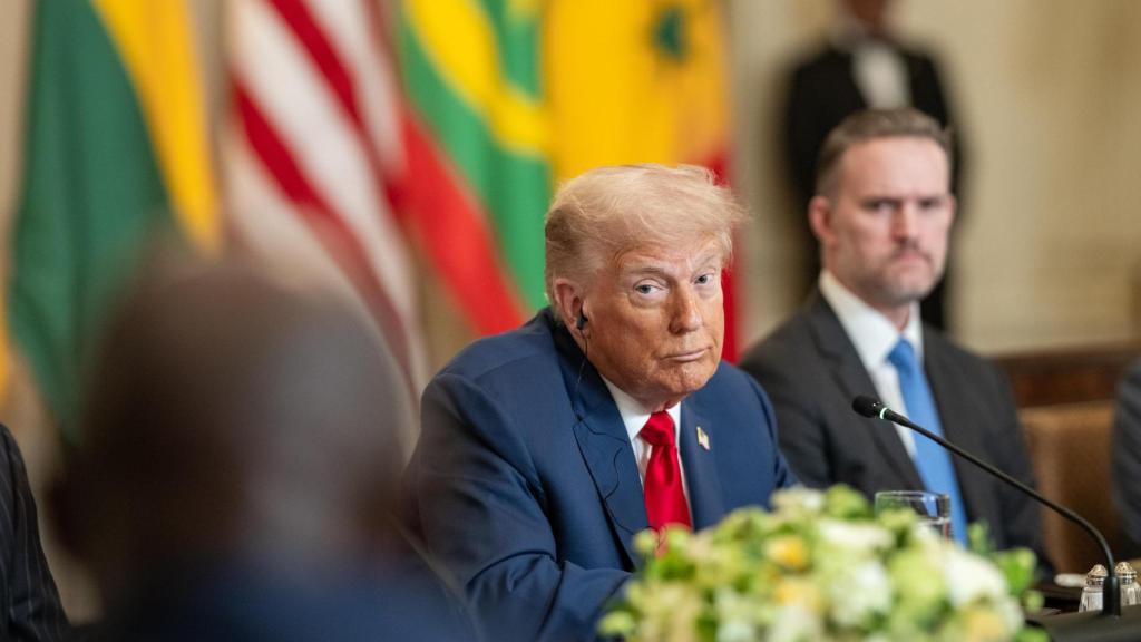 Donald Trump firmó una orden ejecutiva para retirar de las calles a quienes causan desorden público.