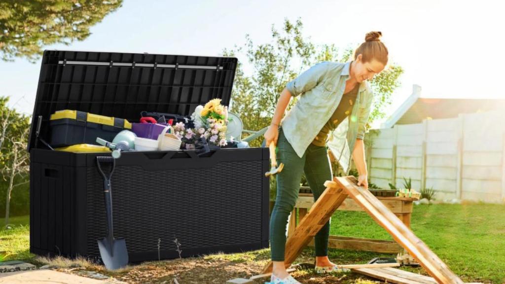 “Muy bonito, fácil de armar y cumple su función”: así lo describen los compradores a este baúl.