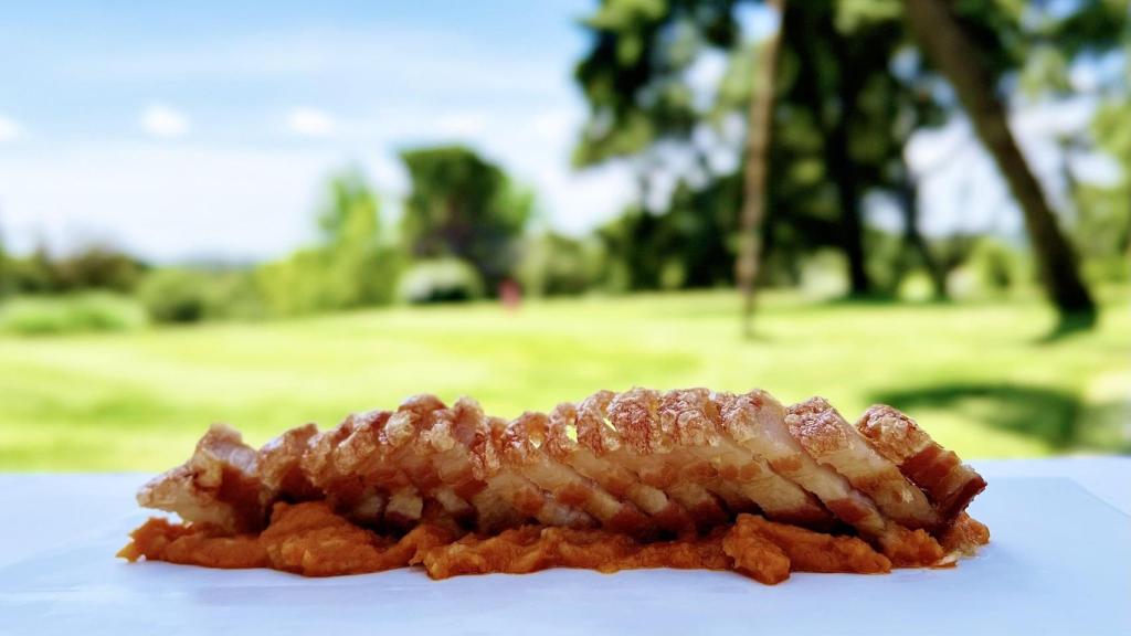 Torreznos sobre revolconas.